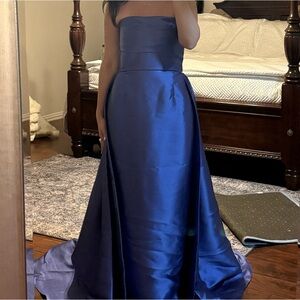 Solace London Elegant Blue Strapless Evening Gown